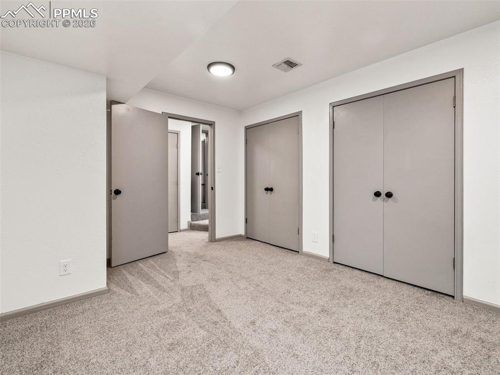 Image 38 of 50: Bedroom