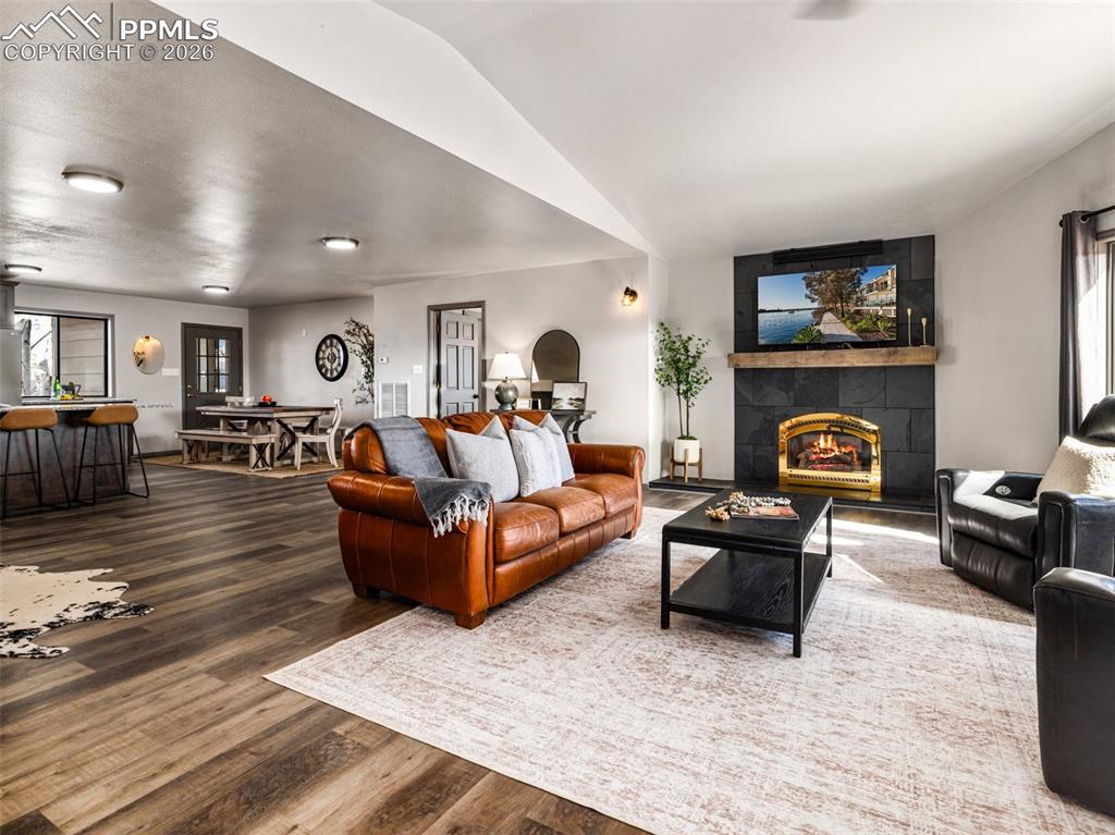 Image 9 of 50: Living Room