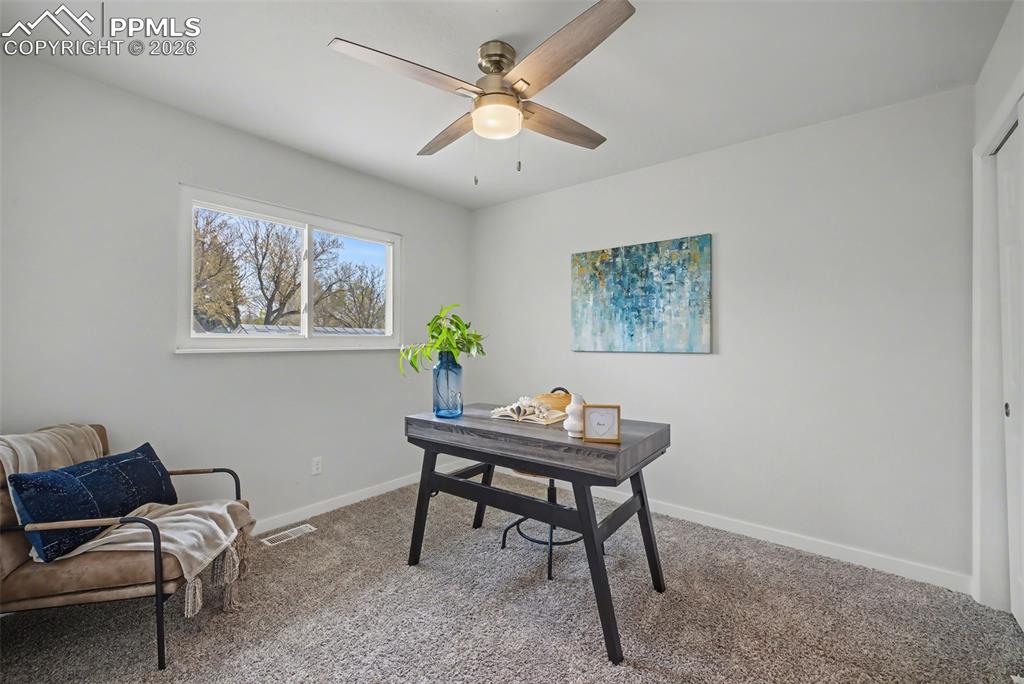 Image 17 of 28: Office