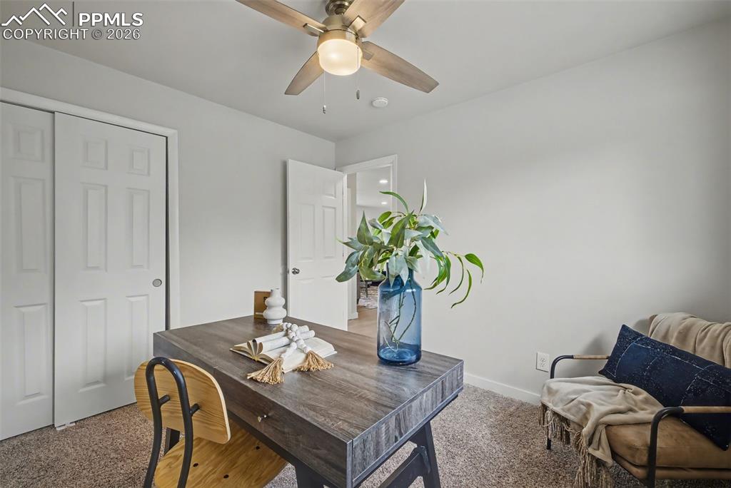 Image 18 of 28: Office