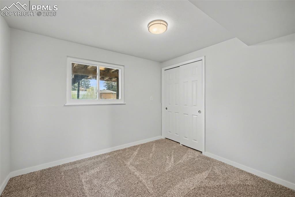 Image 19 of 28: Bedroom