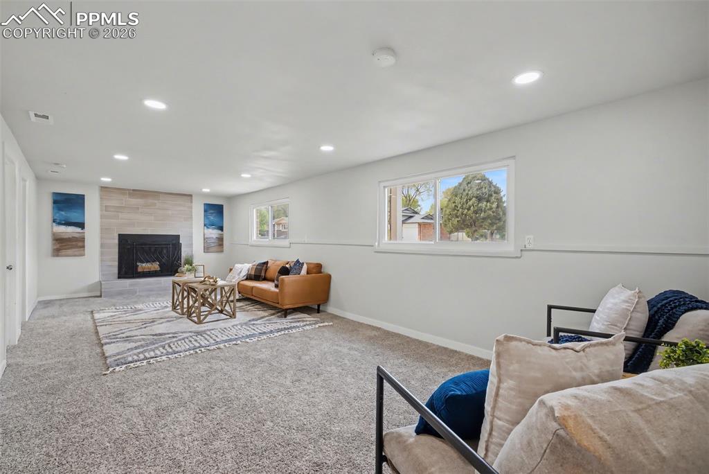 Image 20 of 28: Living Room