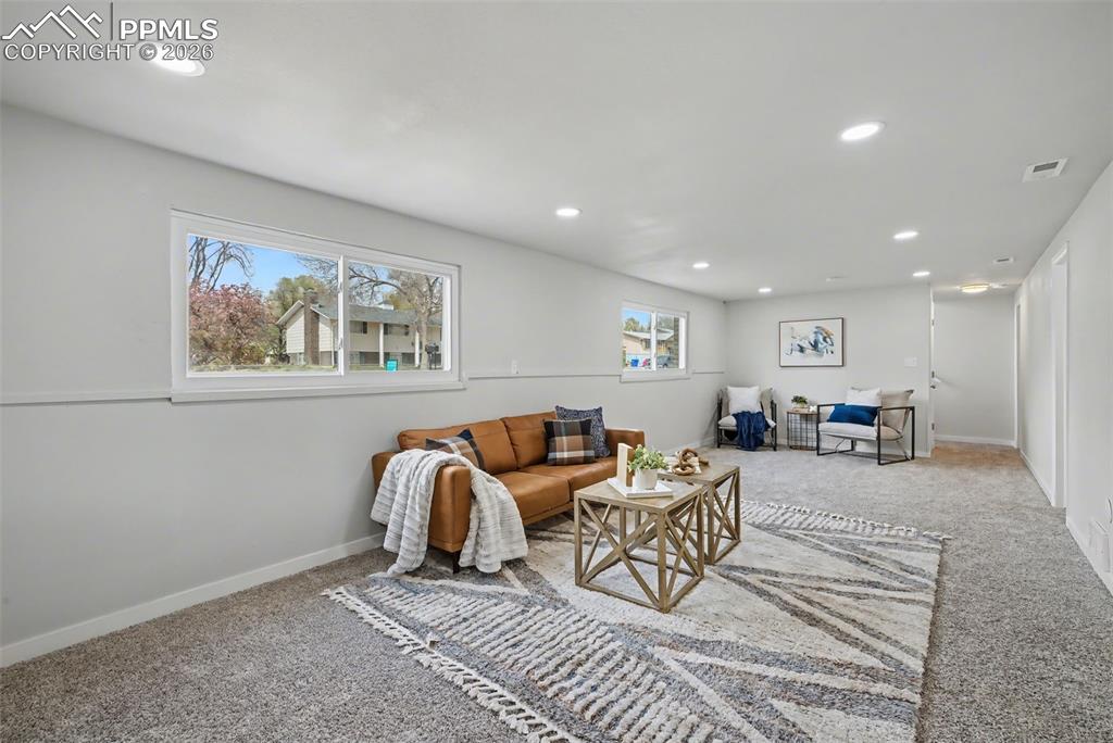 Image 21 of 28: Living Room