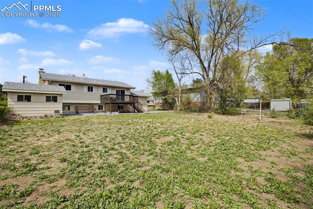 Image 26 of 28: Yard