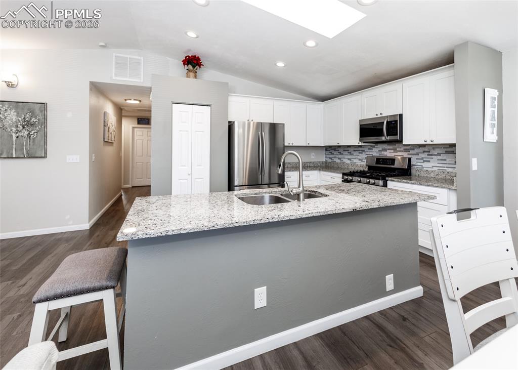 Image 18 of 49: Kitchen