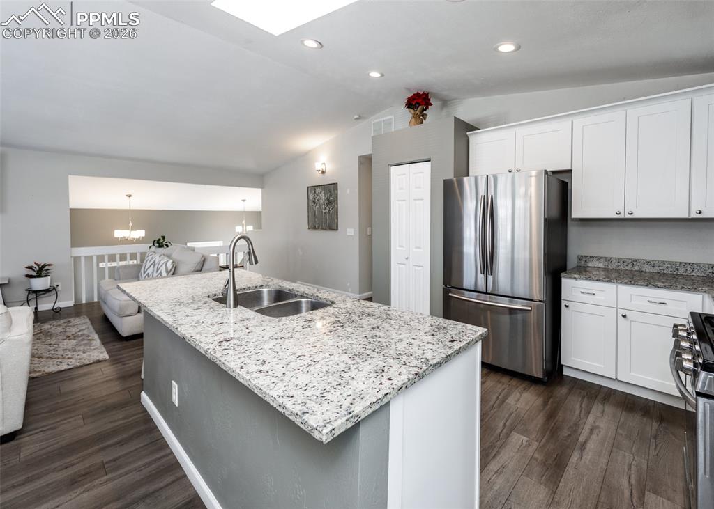 Image 20 of 49: Kitchen