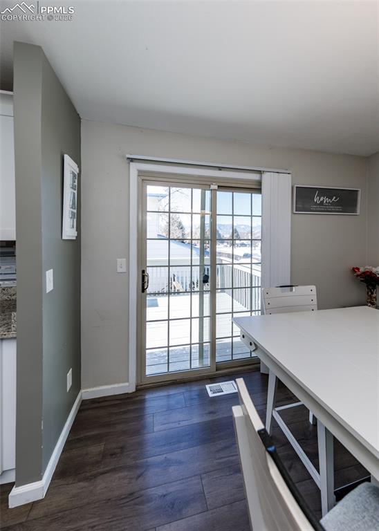 Image 22 of 49: Entry