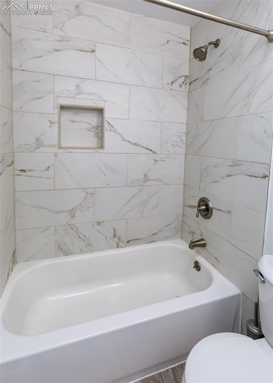 Image 37 of 49: Bathroom