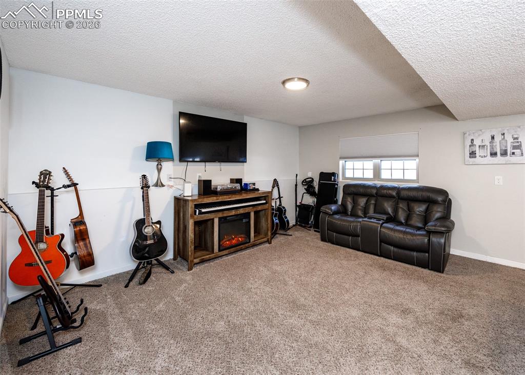 Image 41 of 49: Living Room