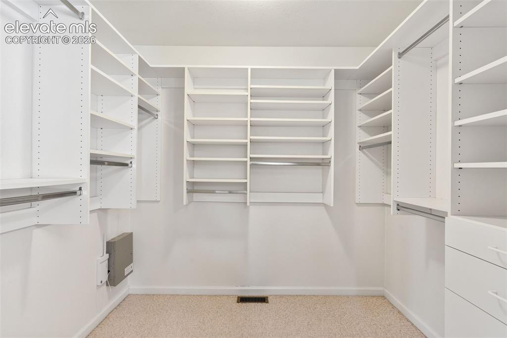 Image 20 of 33: Closet