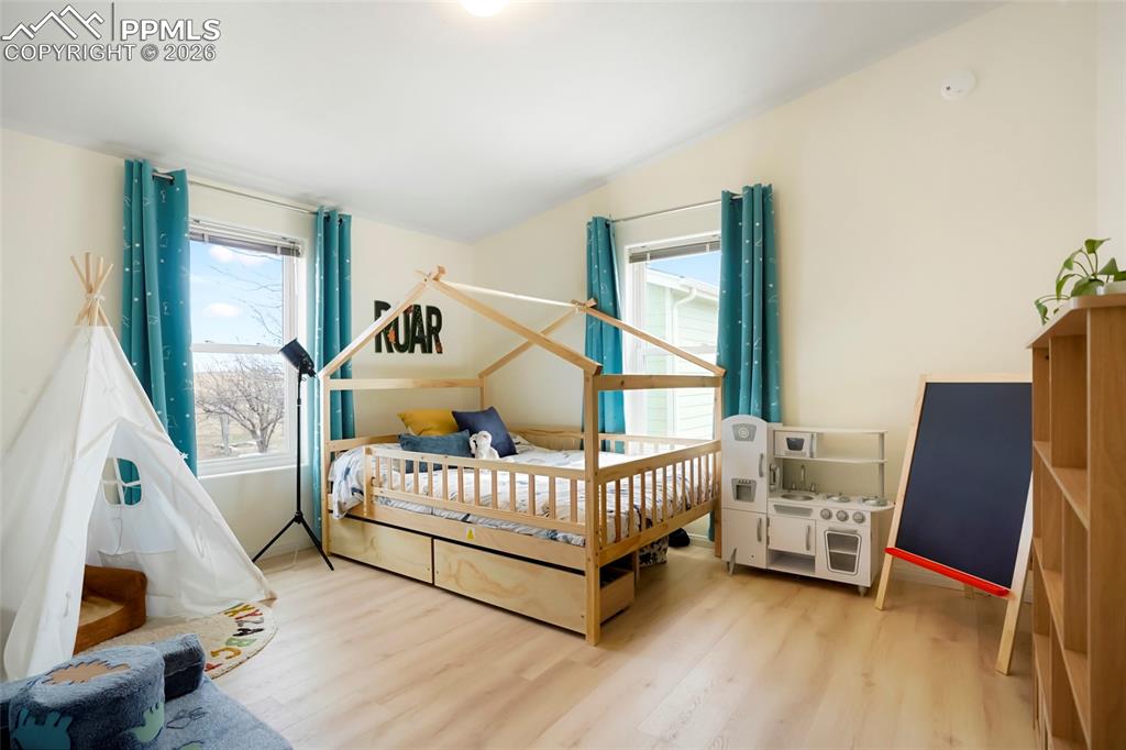 Image 21 of 43: Bedroom