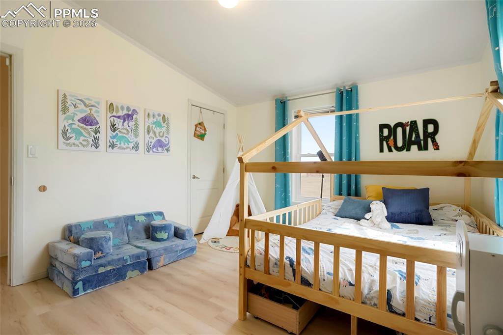 Image 22 of 43: Bedroom