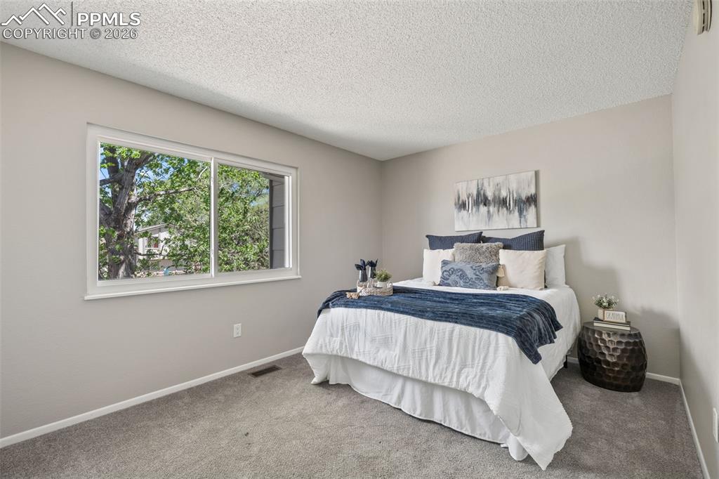 Image 13 of 27: Bedroom