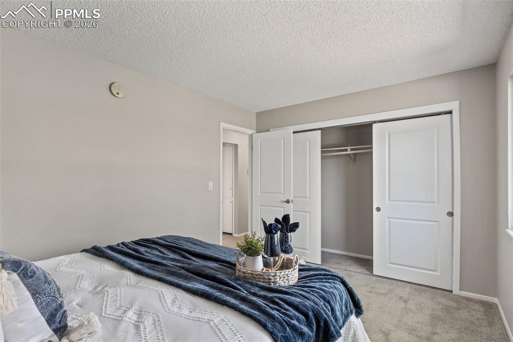 Image 14 of 27: Bedroom