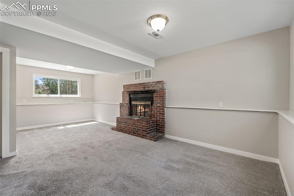 Image 18 of 27: Living Room