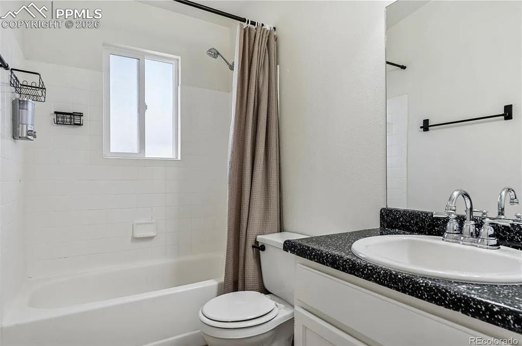 Image 15 of 19: Bathroom