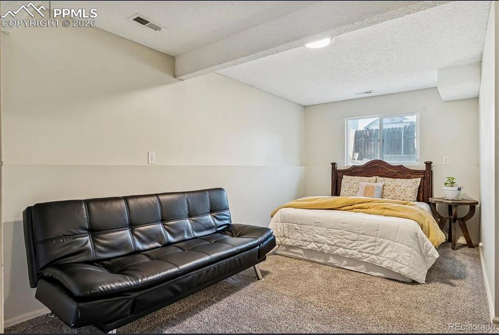 Image 18 of 19: Bedroom