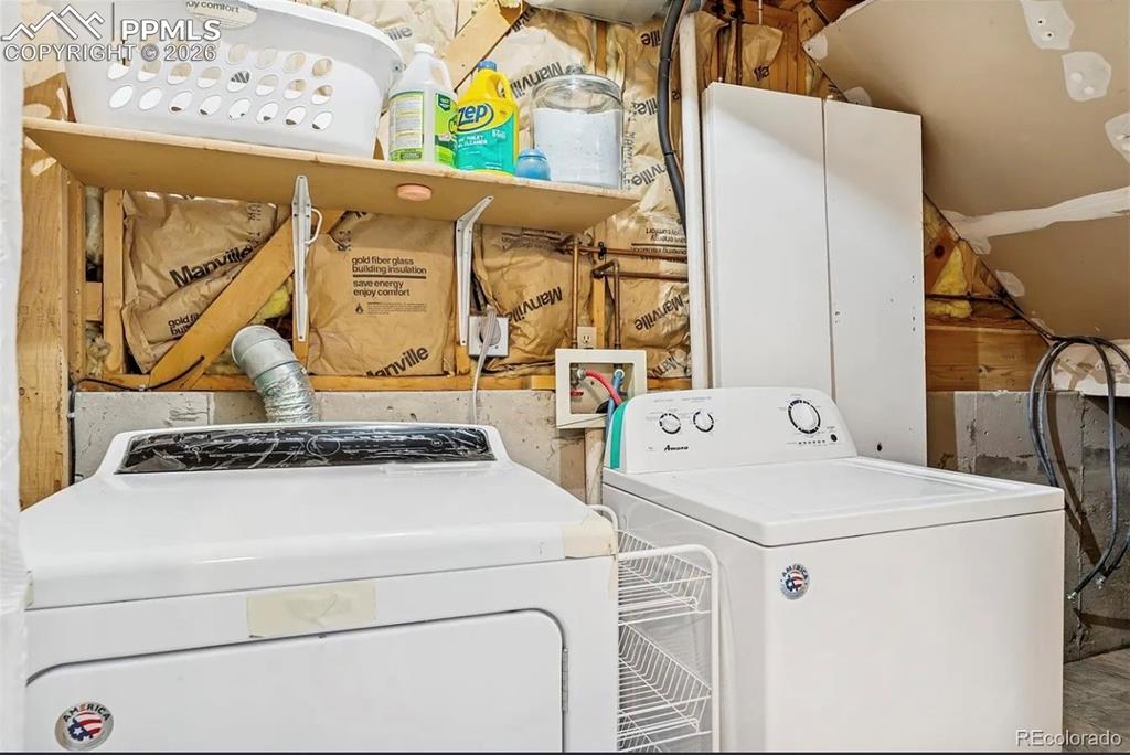 Image 19 of 19: Laundry