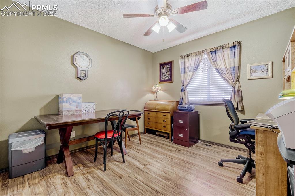 Image 13 of 31: Main Level Secondary bedroom