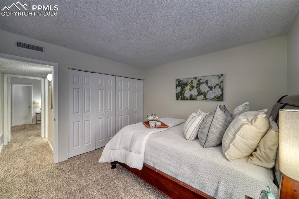 Image 16 of 22: Bedroom