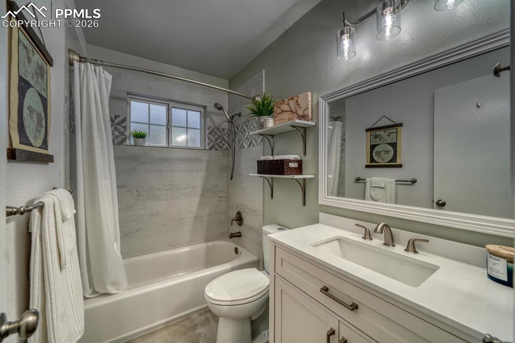 Image 17 of 22: Bathroom