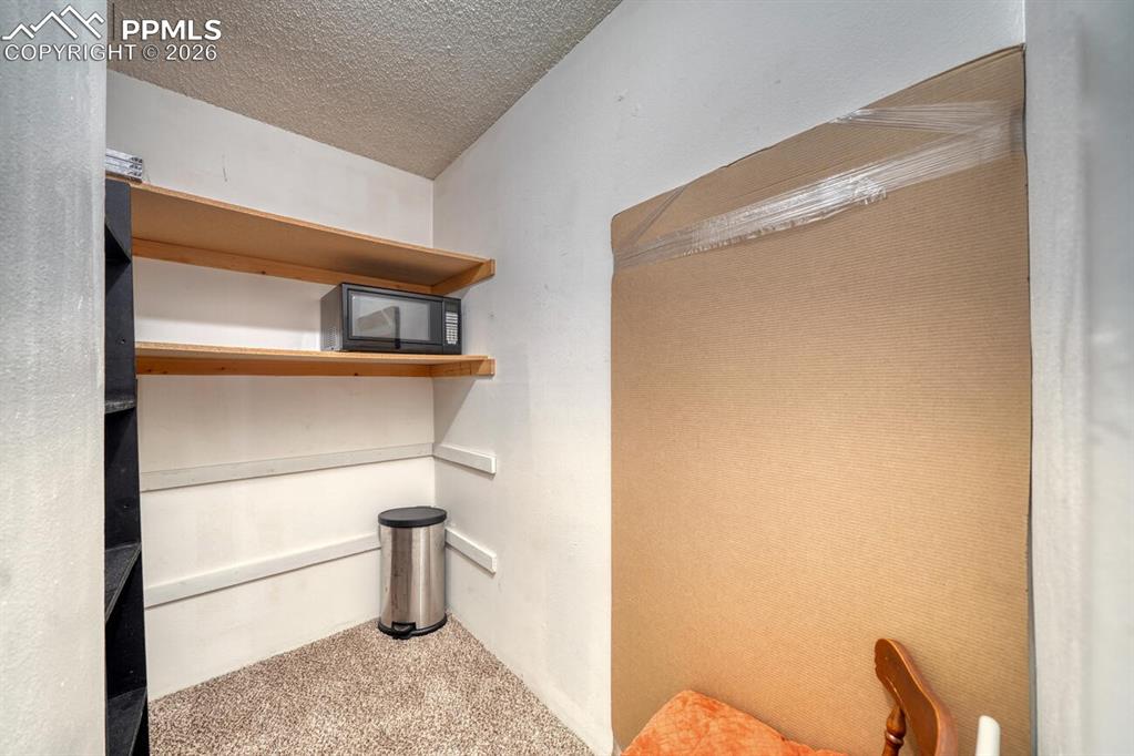 Image 20 of 22: Closet