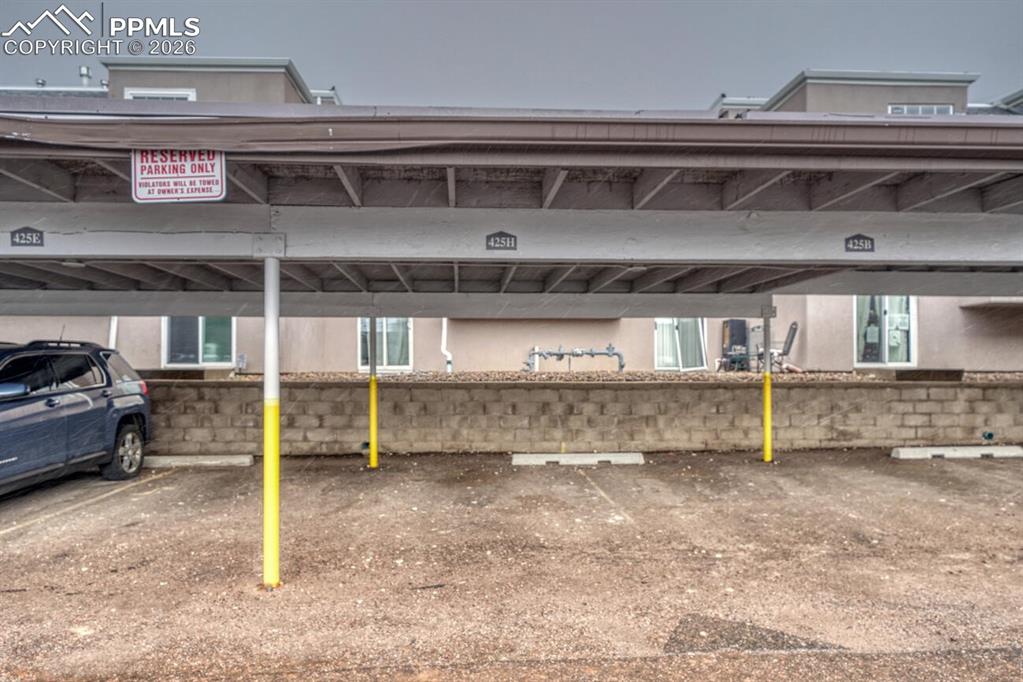 Image 22 of 22: Parking