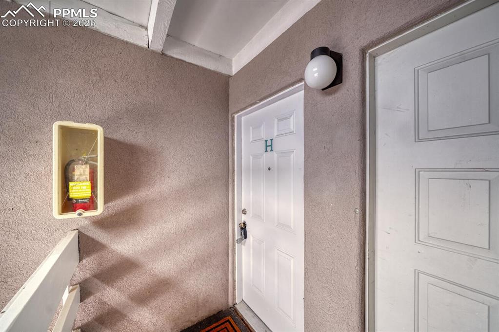 Image 4 of 22: Entry