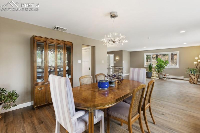 Image 22 of 47: Dining Area