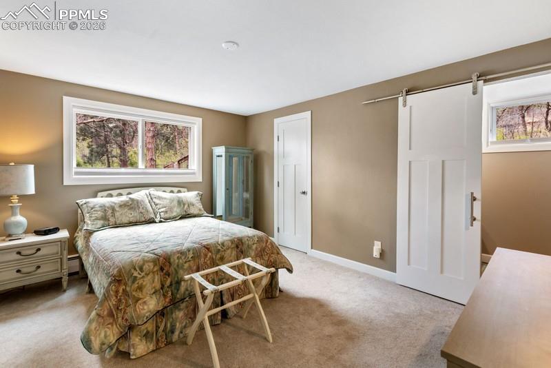 Image 31 of 47: Additional ensuite with private bath and large walk in closet!