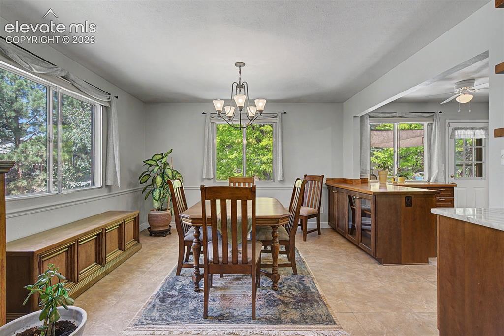Image 11 of 40: Dining Area