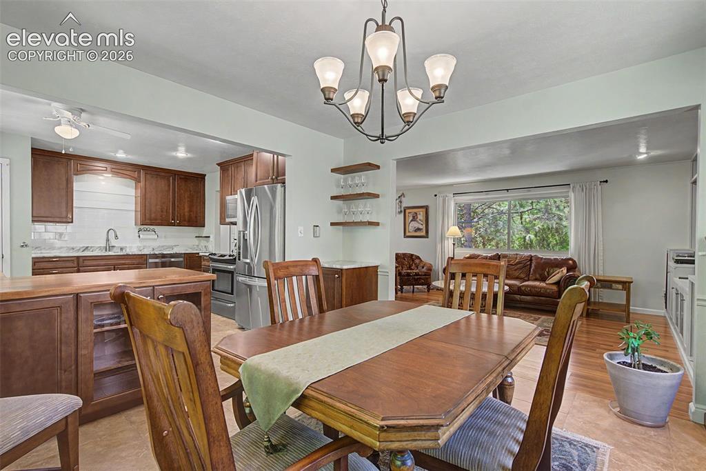 Image 12 of 40: Dining Area