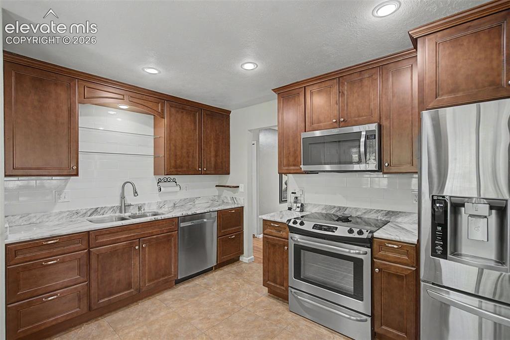Image 14 of 40: Kitchen