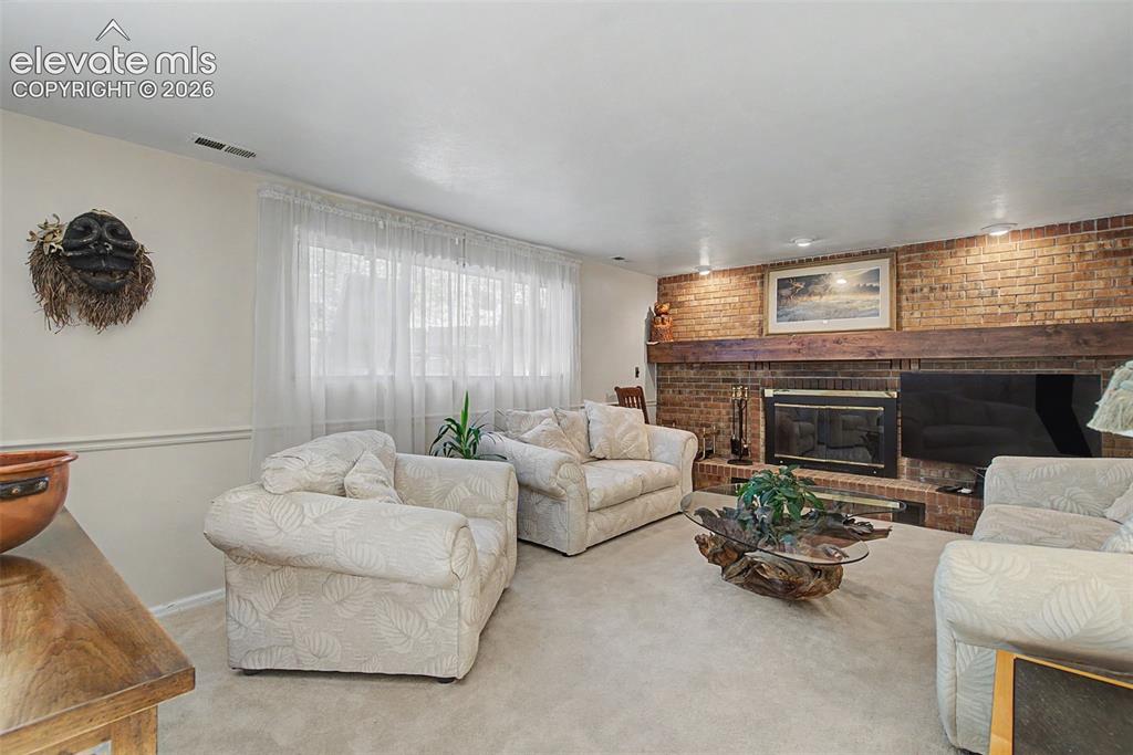 Image 26 of 40: Family Room
