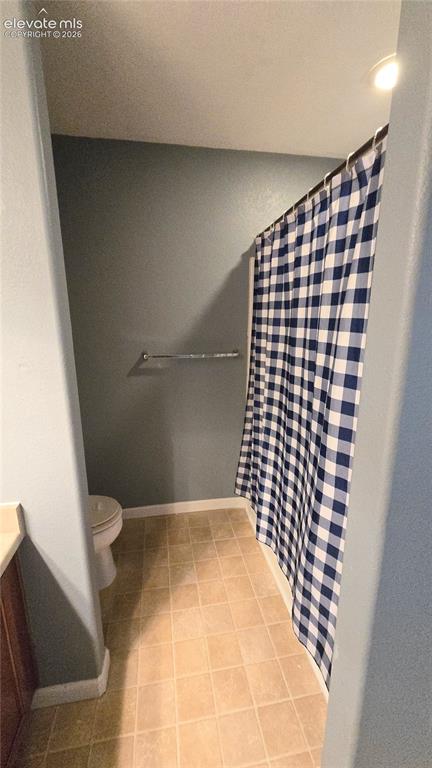Image 19 of 21: Bathroom