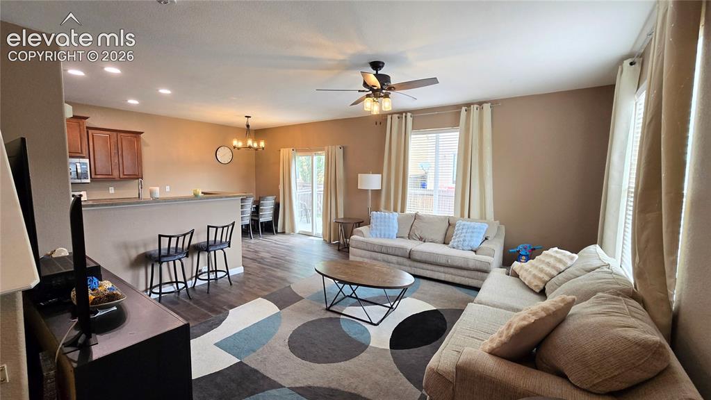 Image 5 of 21: Living Room