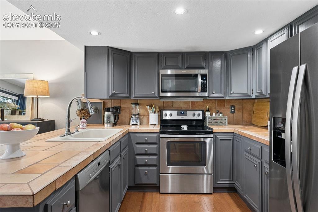Image 4 of 44: Kitchen