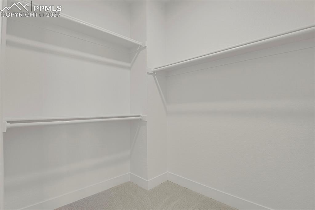 Image 22 of 48: Closet