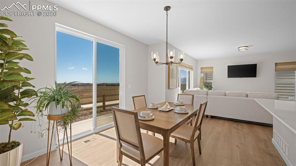 Image 14 of 42: Dining Area