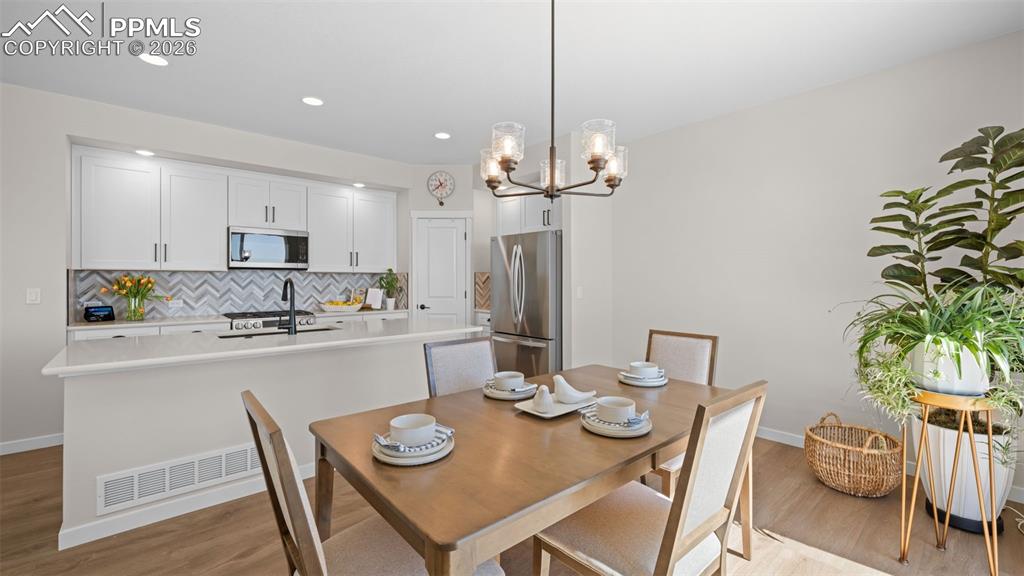 Image 17 of 42: Dining Area