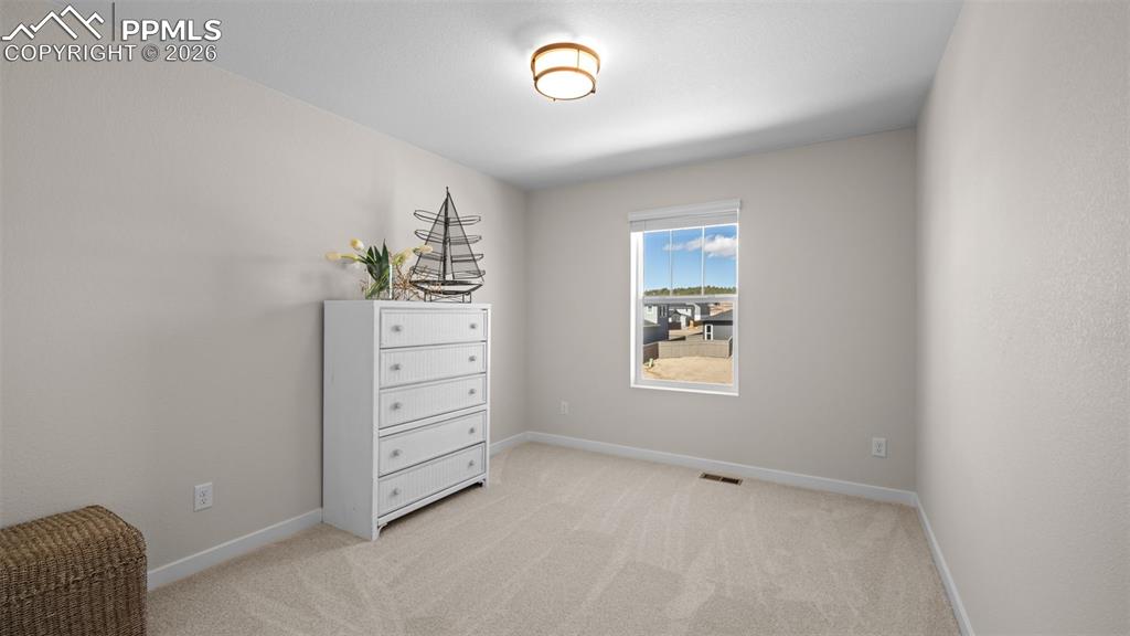 Image 29 of 42: Bedroom