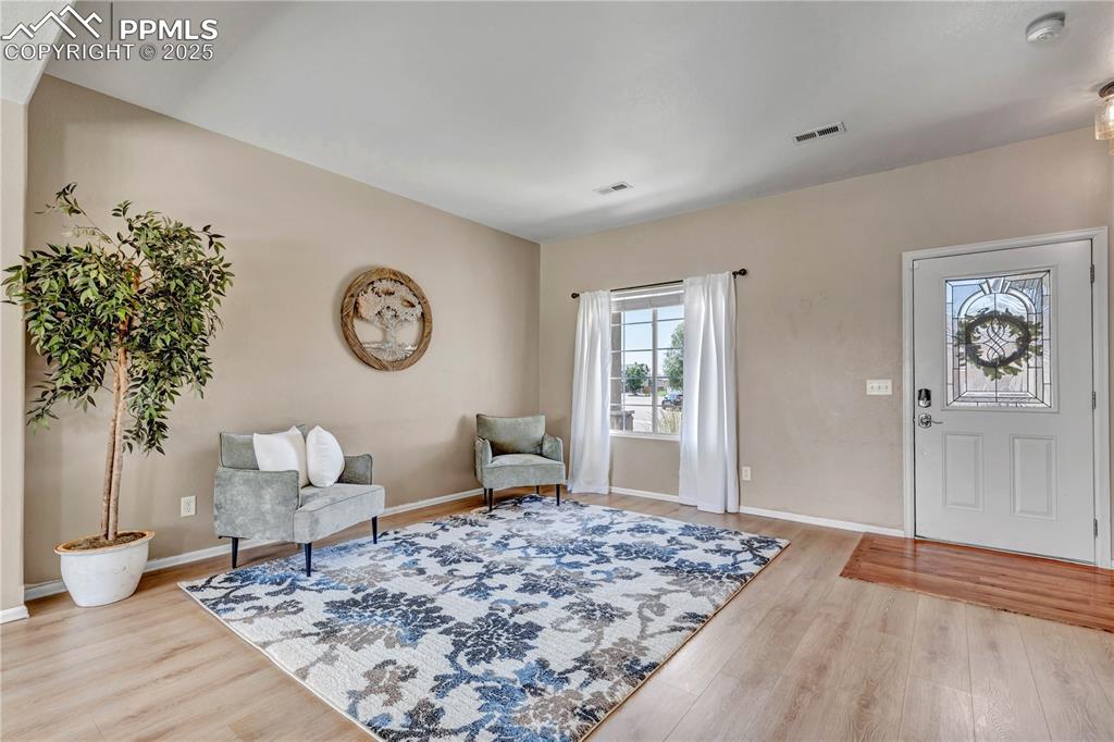 Image 8 of 40: Entry