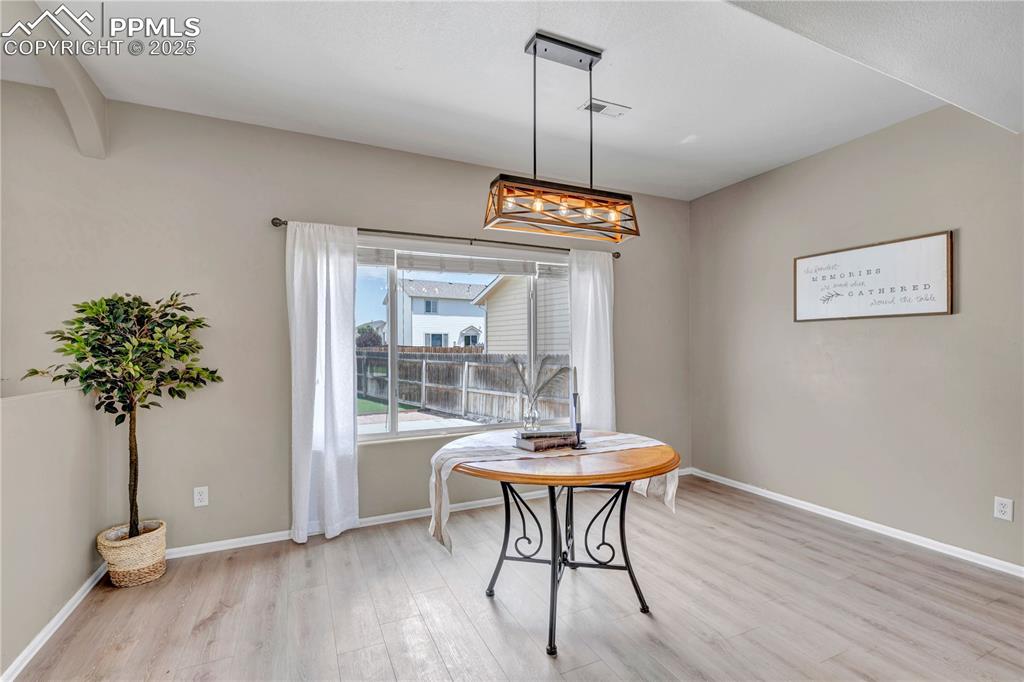 Image 9 of 40: Dining Area