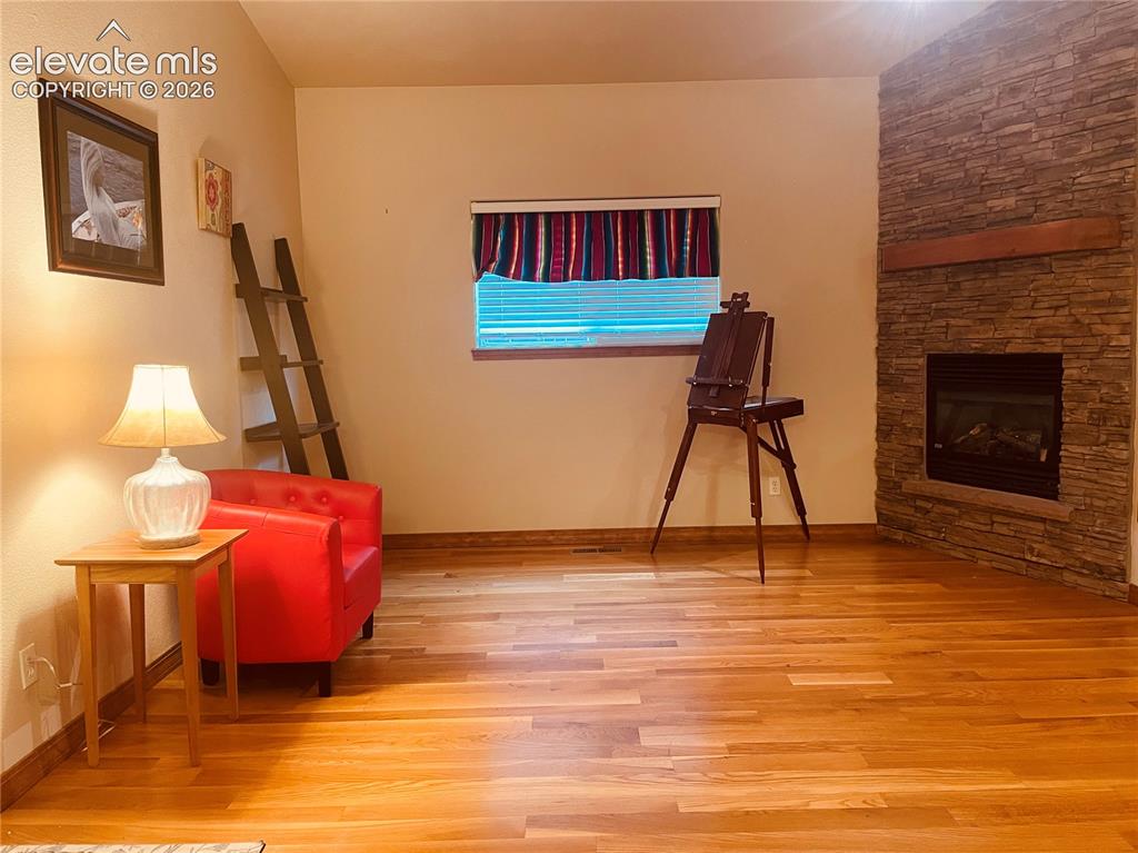 Image 2 of 6: Living Room