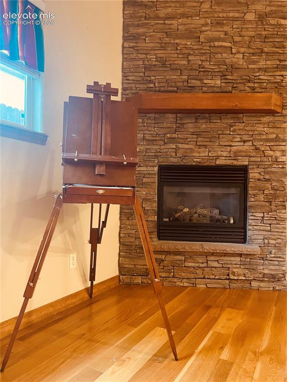 Image 3 of 6: Fireplace