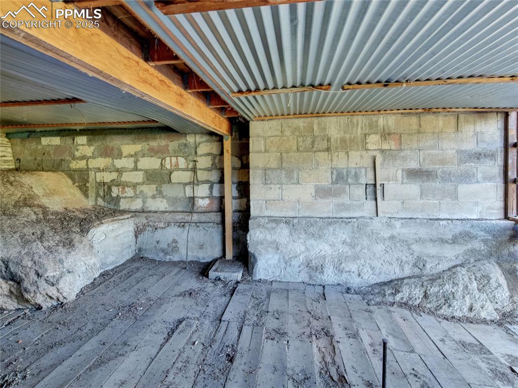 Image 25 of 43: More storage area with easy access