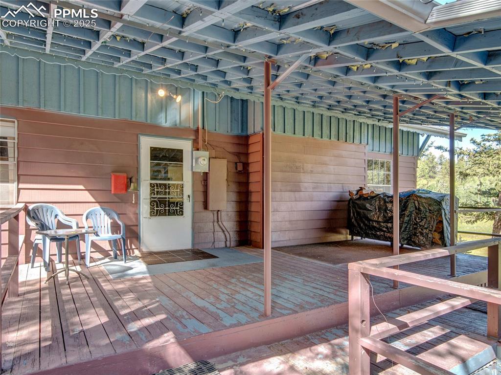 Image 43 of 43: Deck