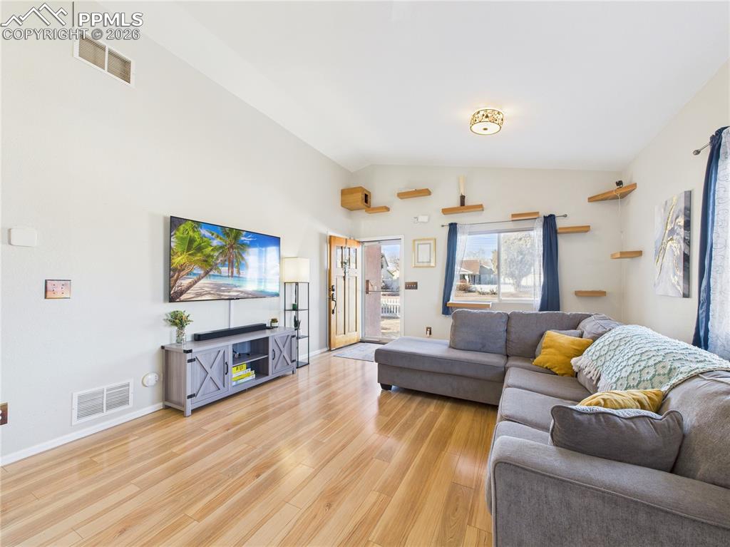 Image 14 of 31: Living Room