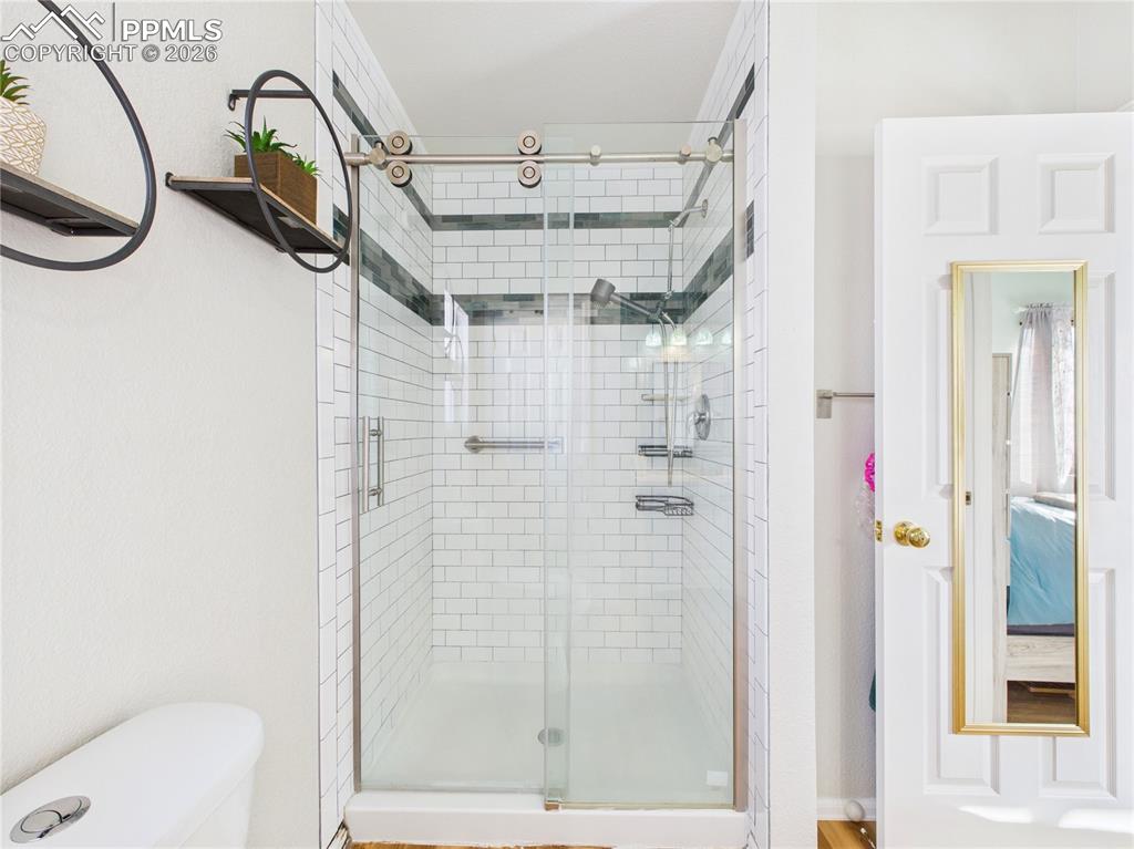 Image 23 of 31: Bathroom