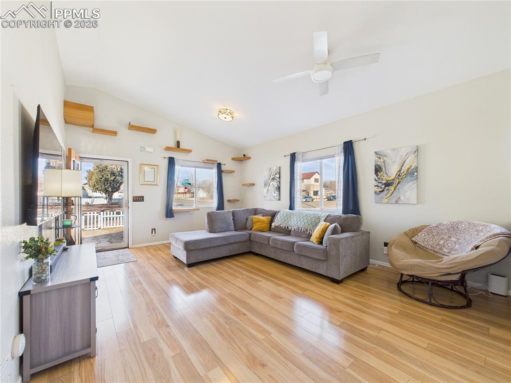 Image 9 of 31: Living Room